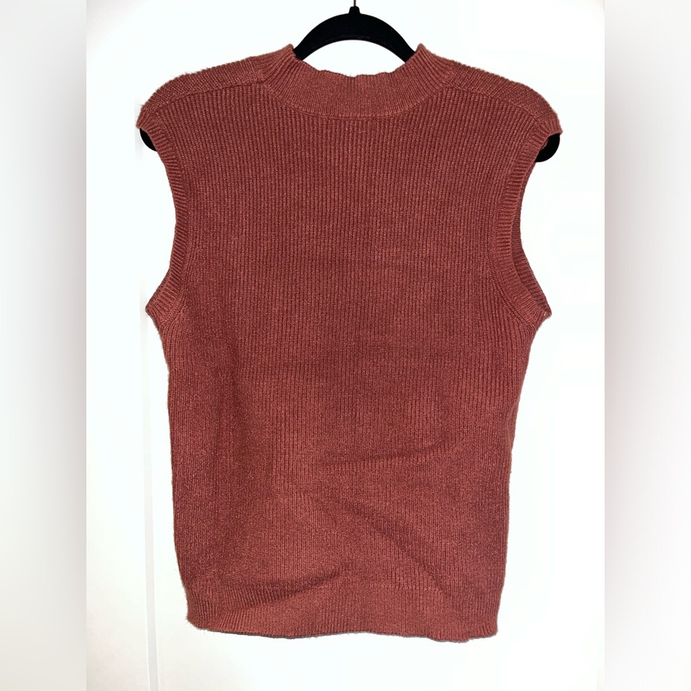 Amarmia sweater vest in rust